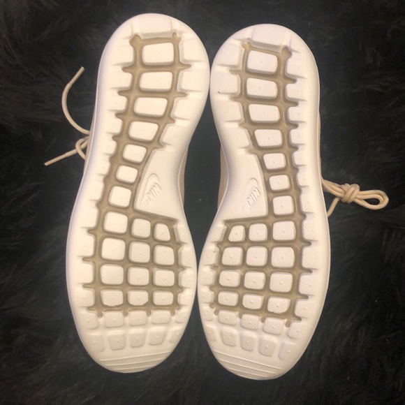 NWT Snakeskin Nike Roshe - Picture 3 of 5